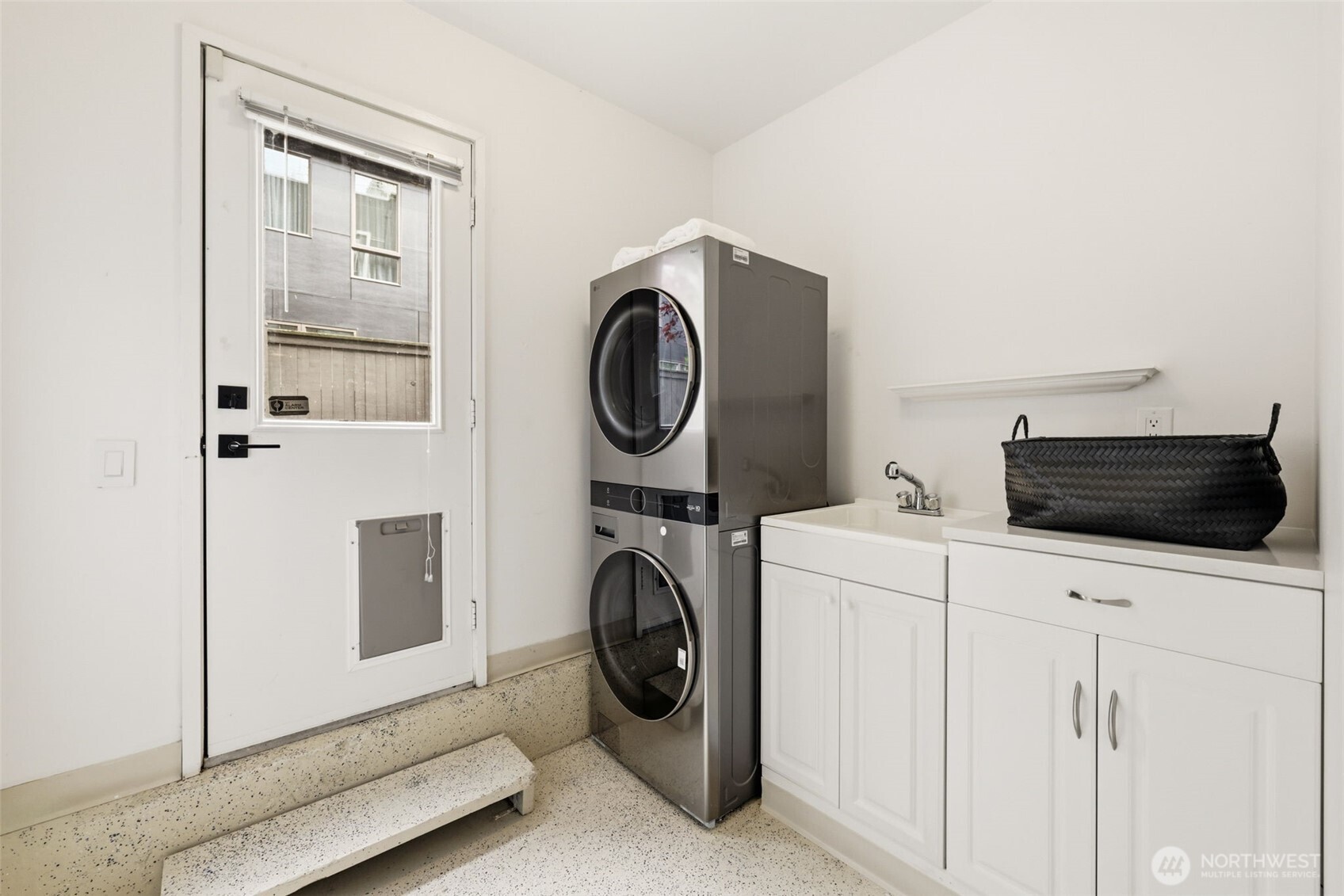 Laudry room off garage