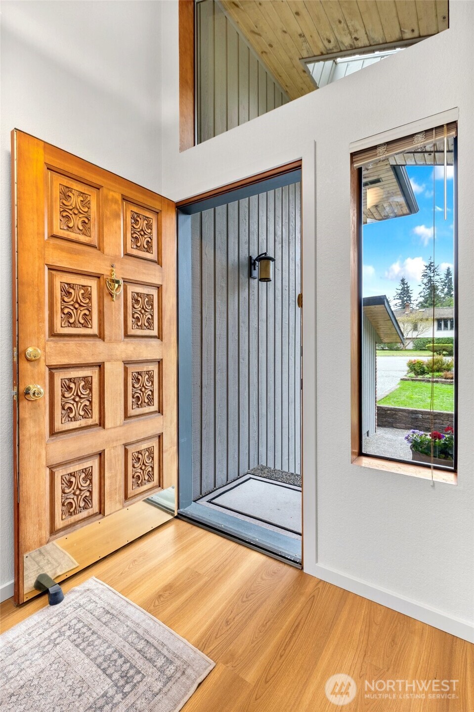Welcome to this light and bright home