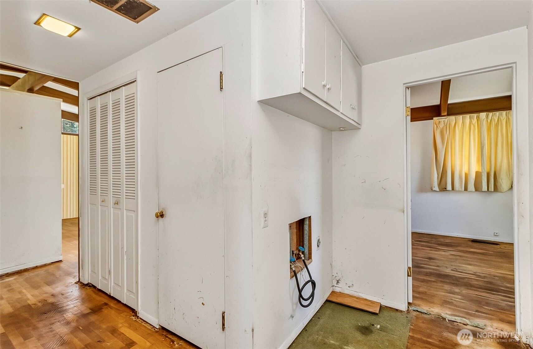 Hallway Closet~Laundry Hook ups