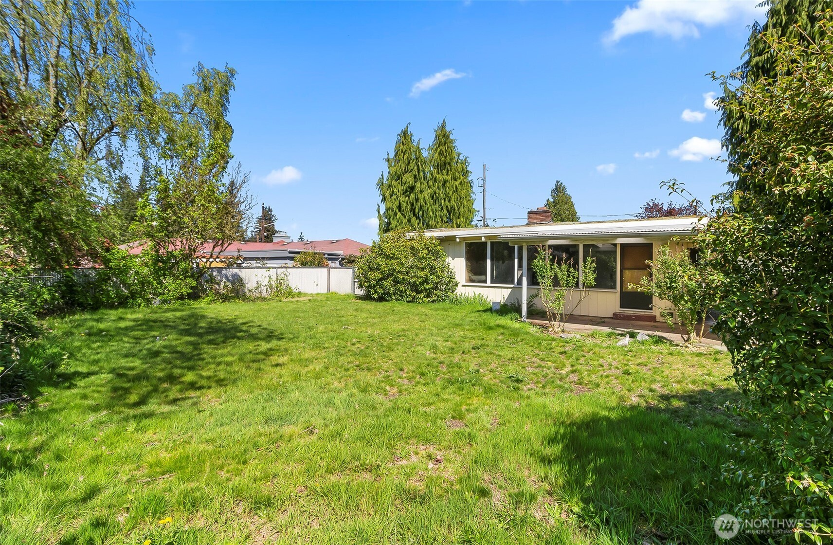 Spacious & Level Lot~