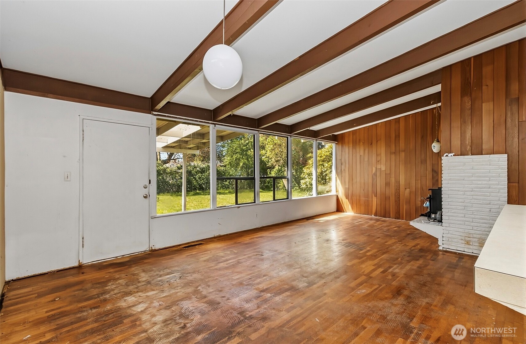 Vaulted Ceilings Thru out the Home~Original Hardwoods