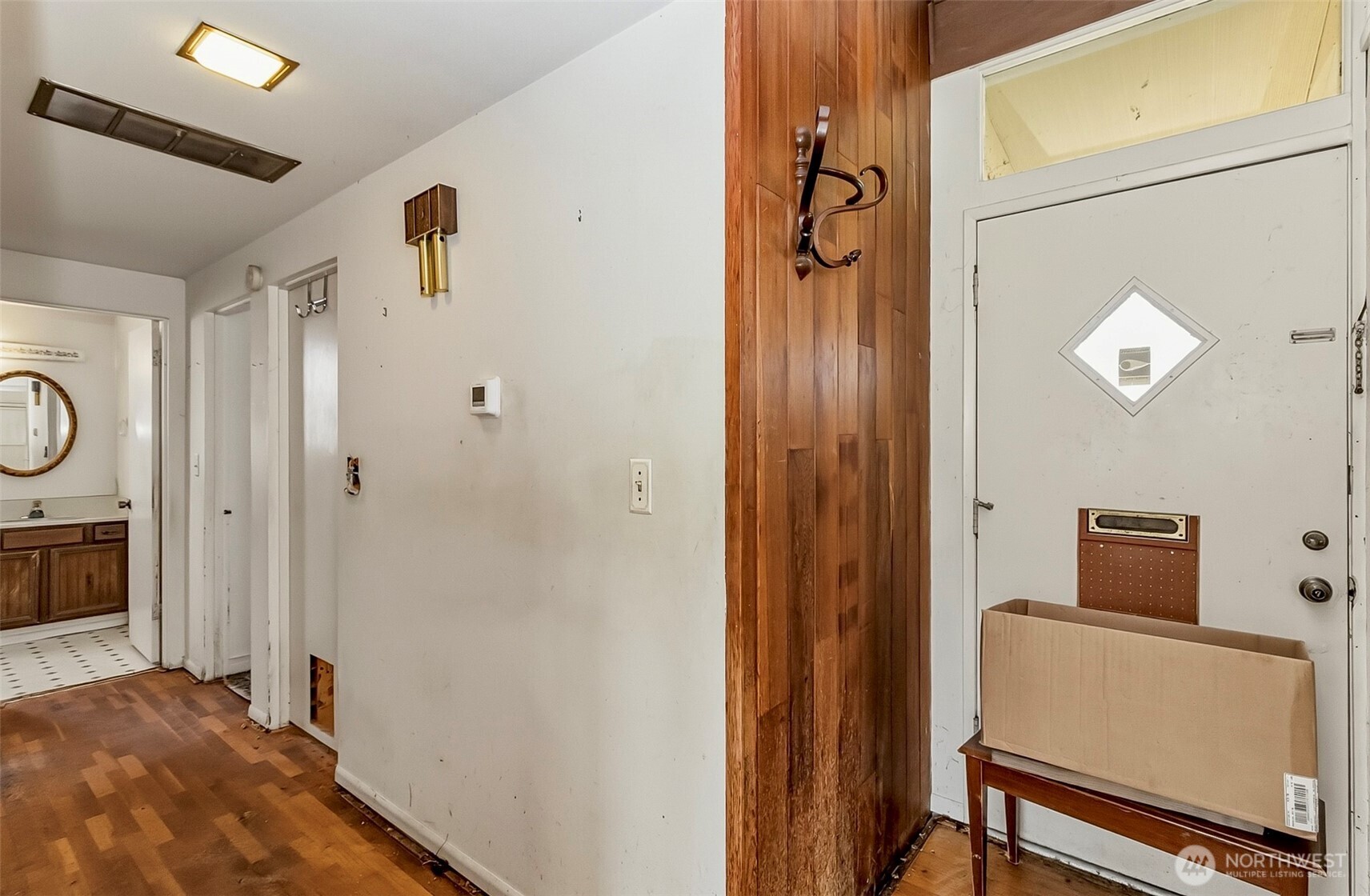 Front Door Entry~Hallway to Bedrooms & Bathroom