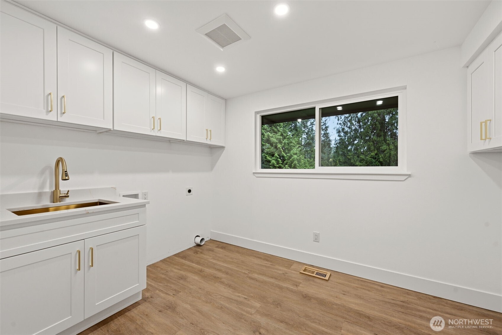 Utility room main floor