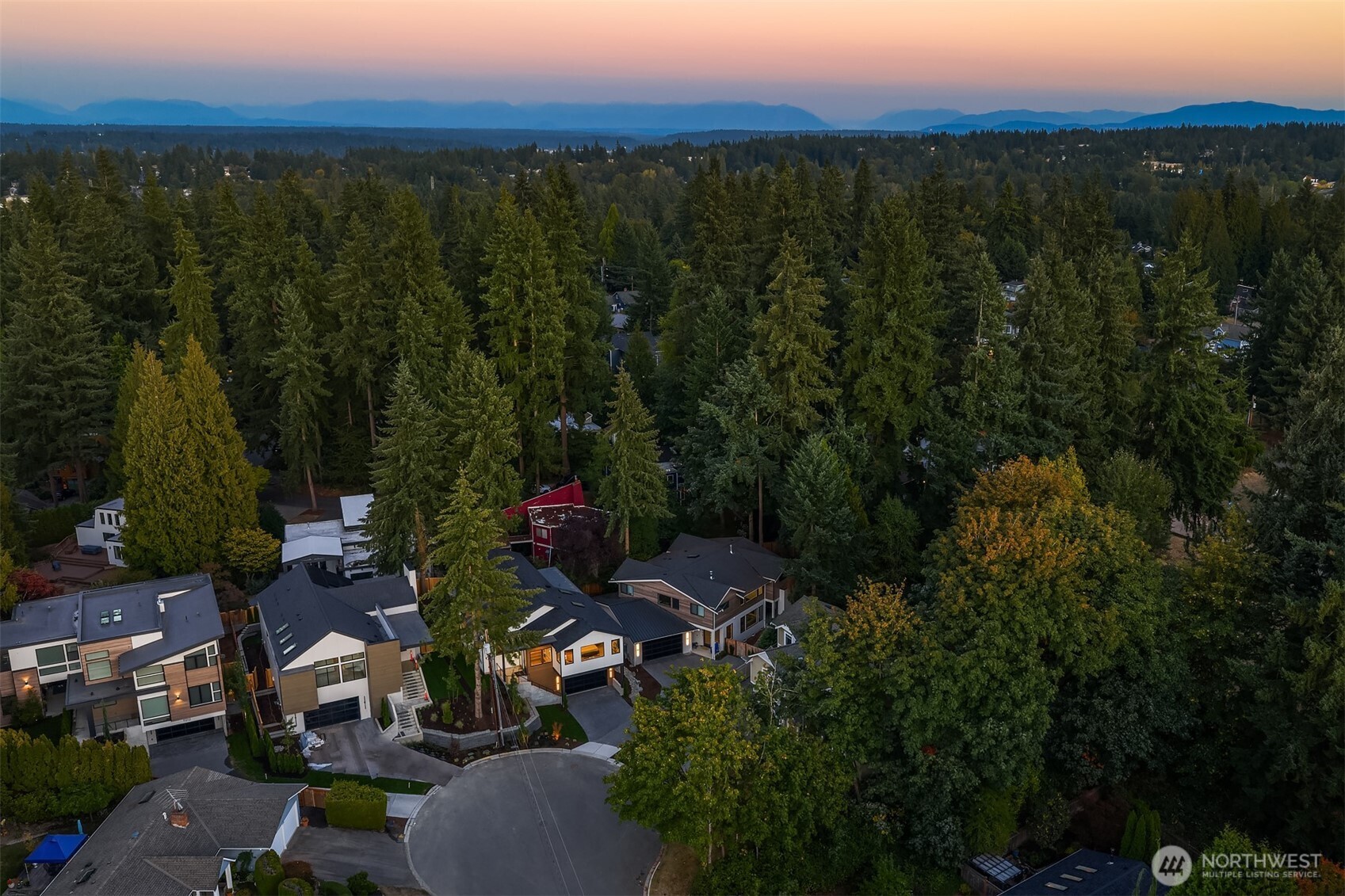 Beautifully situated at the top of a quiet Highlands cul-de-sac, just minutes from premier parks, downtown Kirkland, the Cross Kirkland Corridor, waterfront parks, and award-winning Lake Washington schools. A lifestyle many travel to experience — beautiful waterfront moments, vibrant surroundings, and some of the Pacific Northwest’s most stunning sunsets.