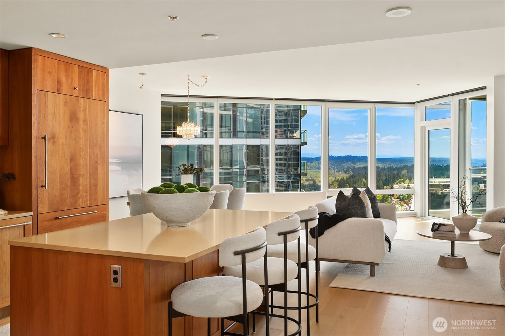 Offers year-round southern light.