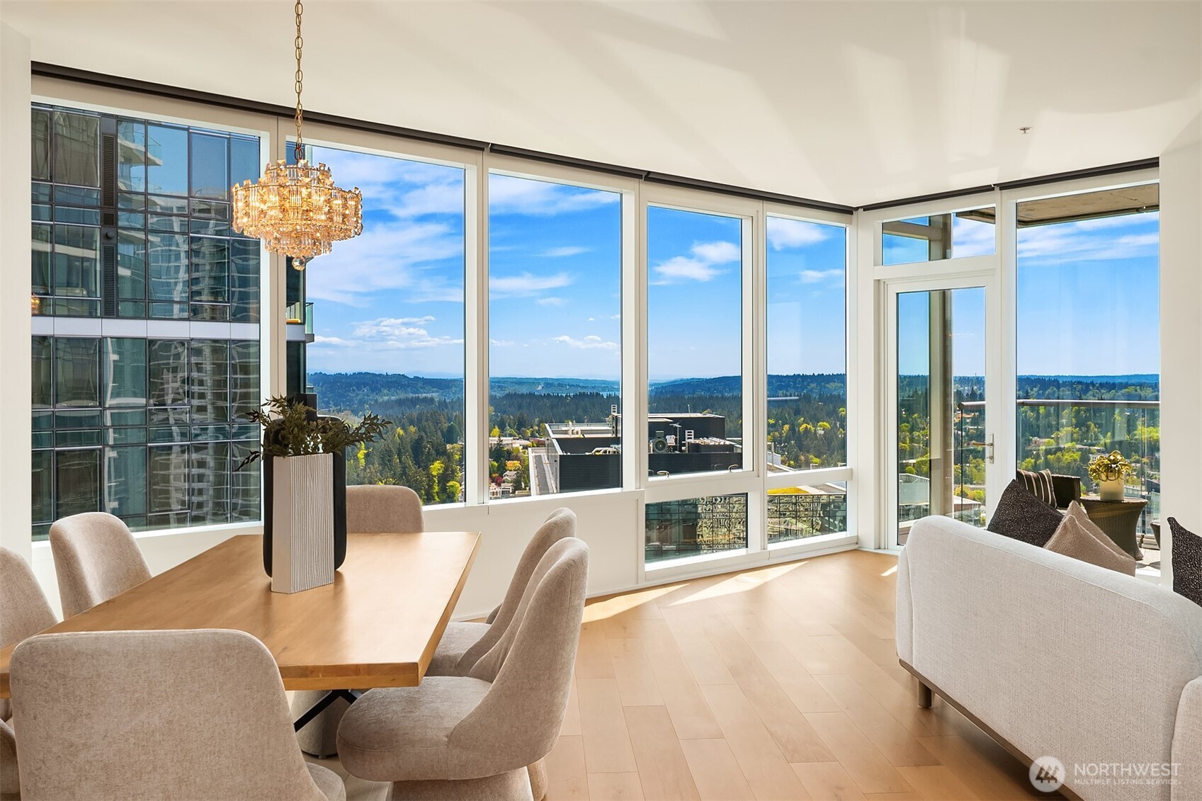 Open layout invites to entertain.