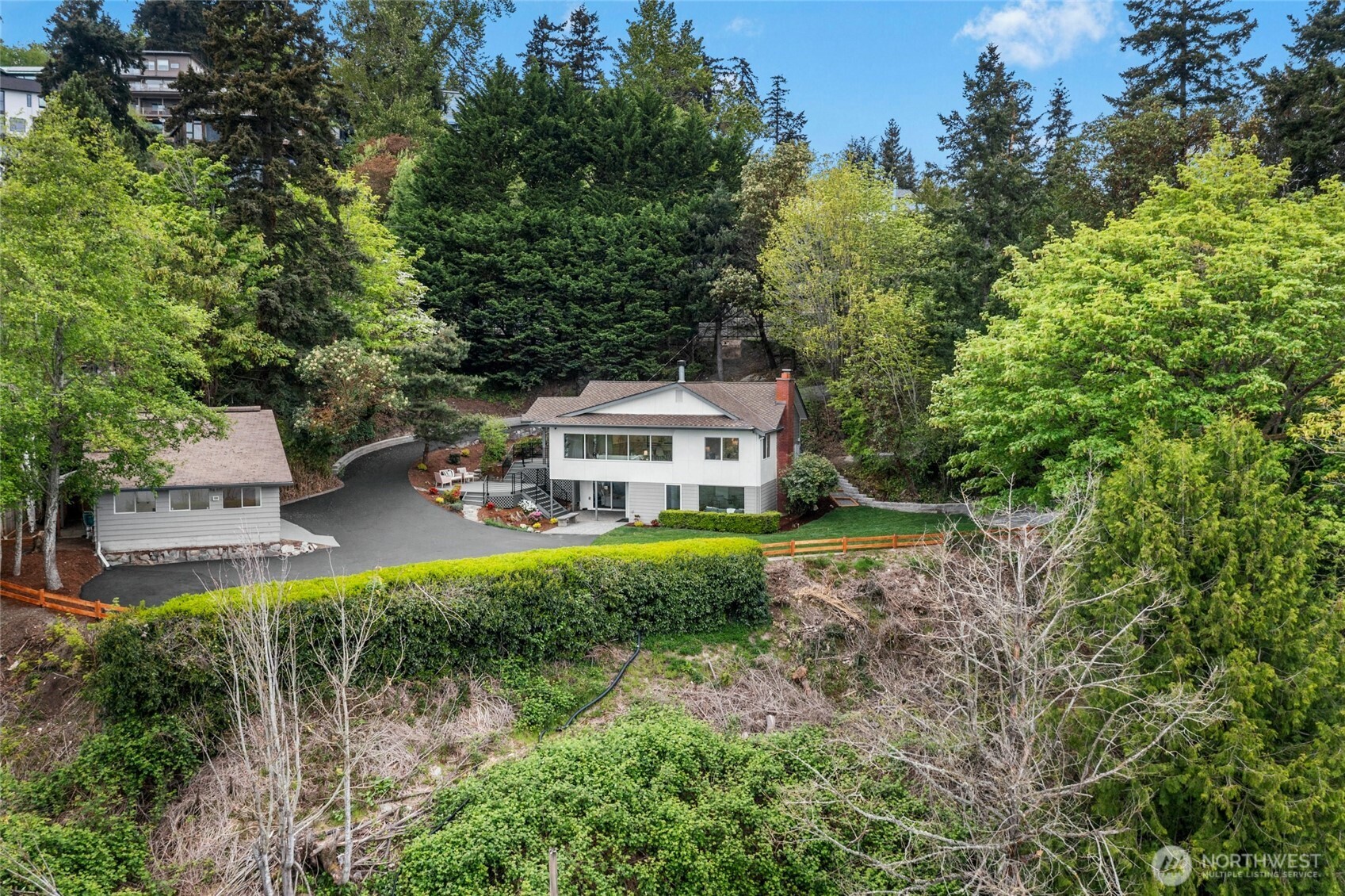 Truly exceptional location just a short stroll to Juanita Beach, vibrant Juanita Village and less than 5 minutes to I-405 and eclectic downtown Kirkland’s shops, restaurants, and events.