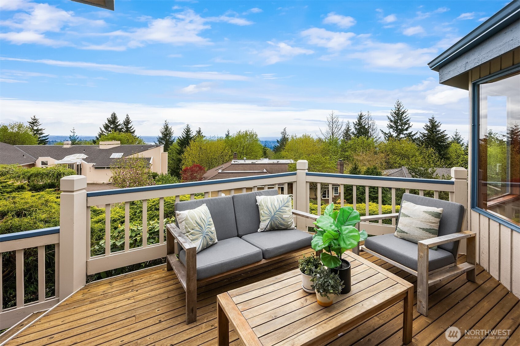Deck off kitchen and family room