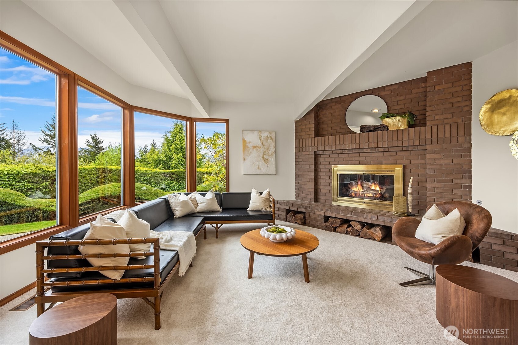 Lower floor bonus room