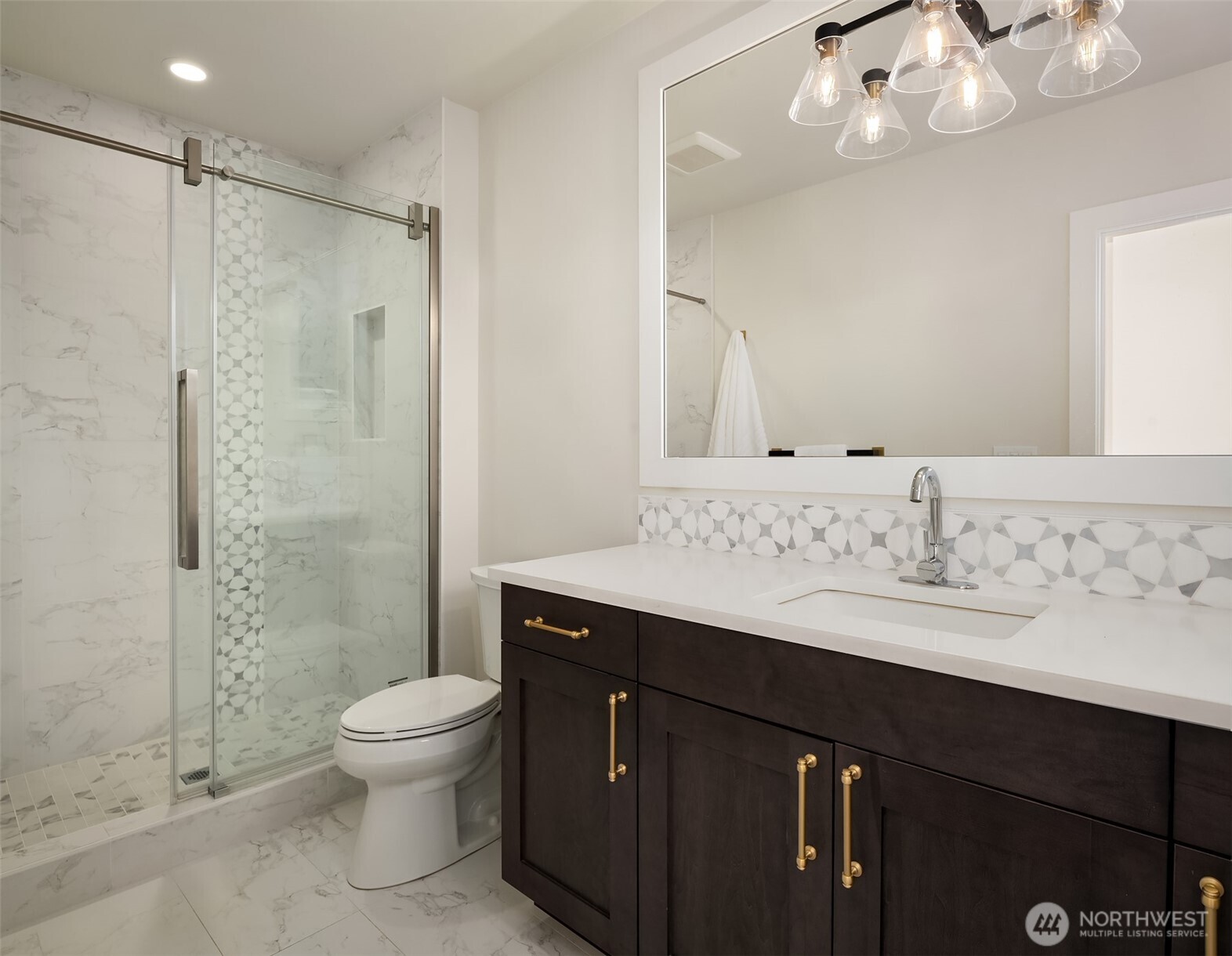 Main Floor en-suite Bathroom