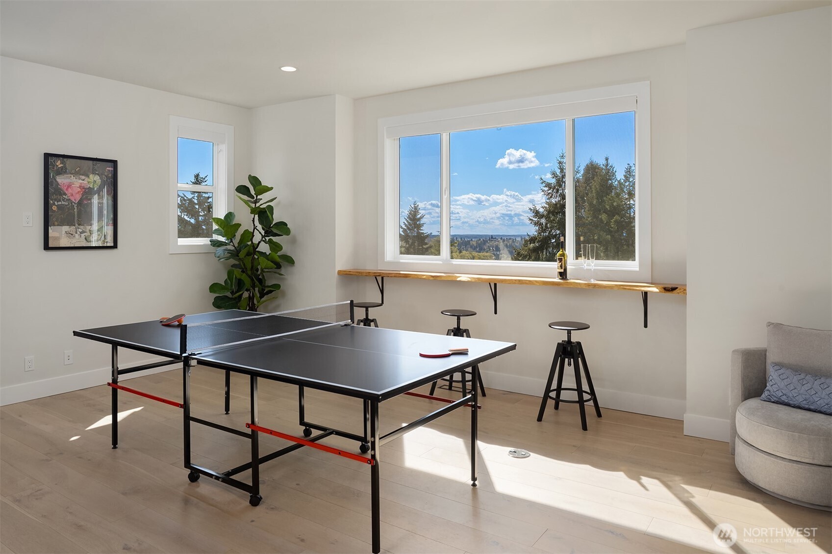 Large Bonus Room on upper level