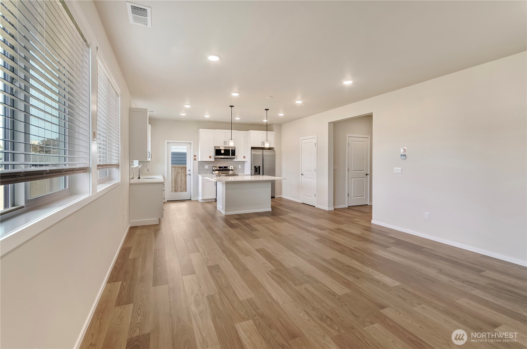 Photos are sample photos of a previously built Elbe plan in the community.