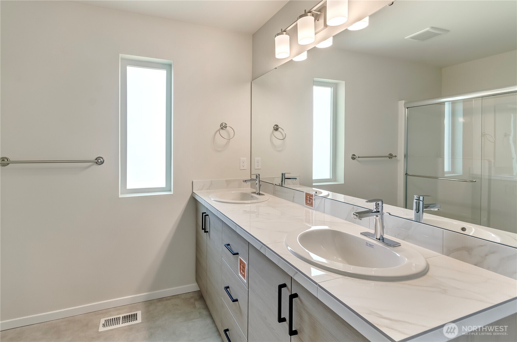 Photos are sample photos of a previously built Elbe plan in the community.