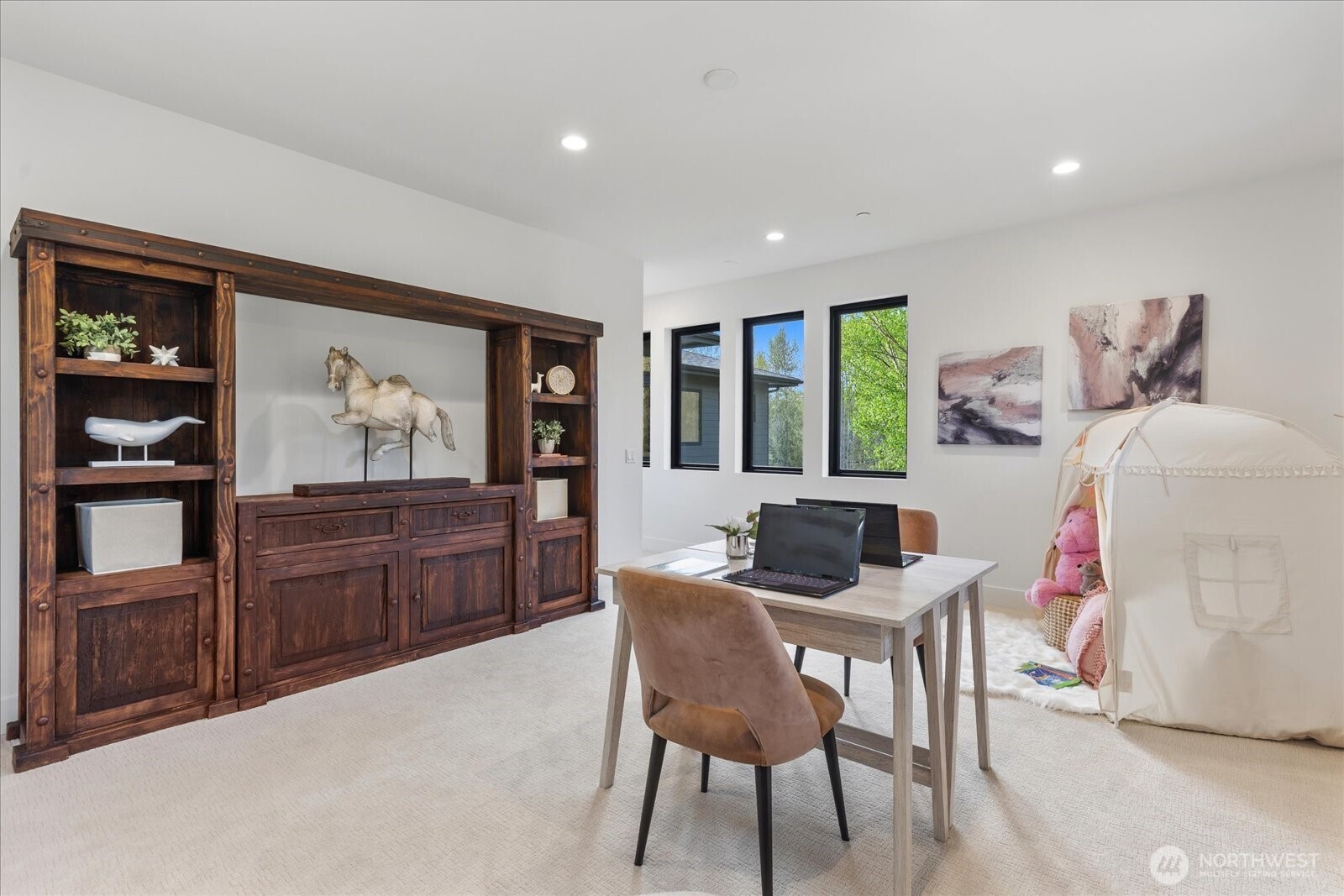 Bonus room - space for an office, tv room or play