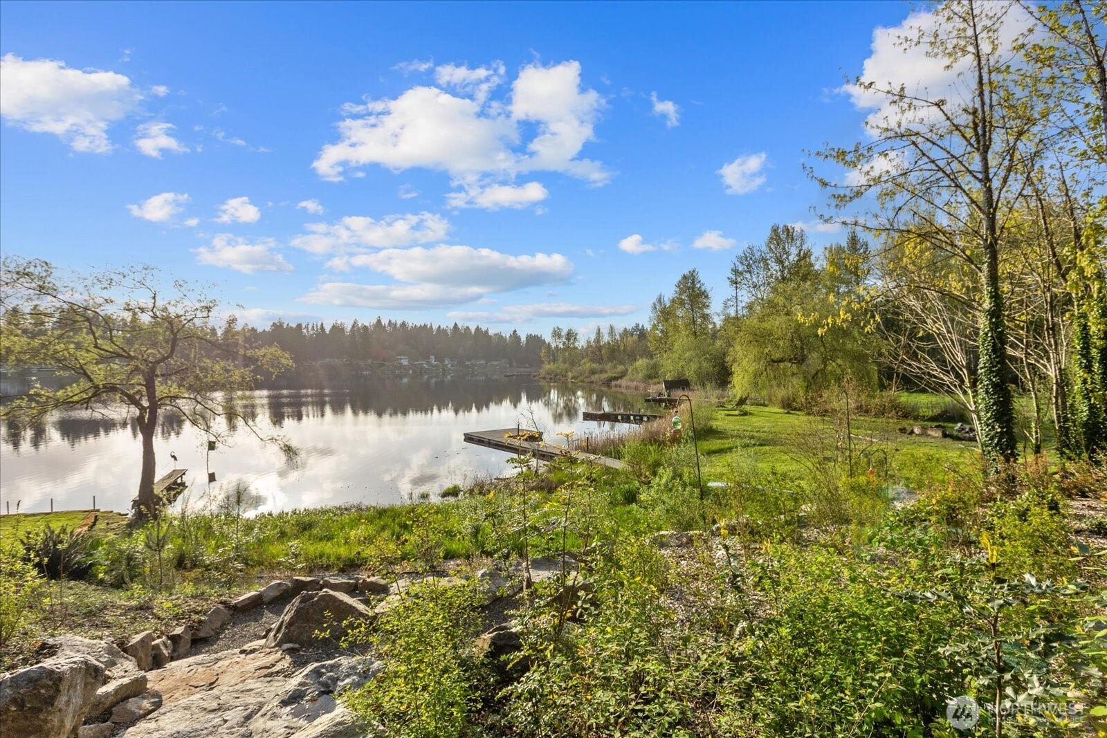 Idyllic lakefront living