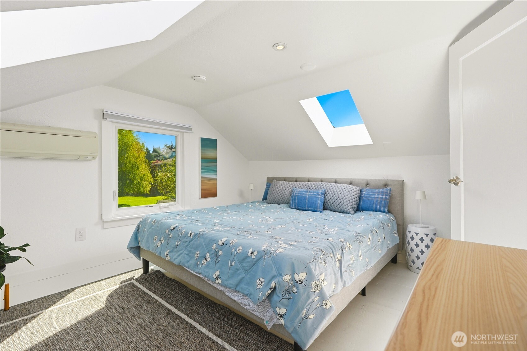 Upstairs bedroom.