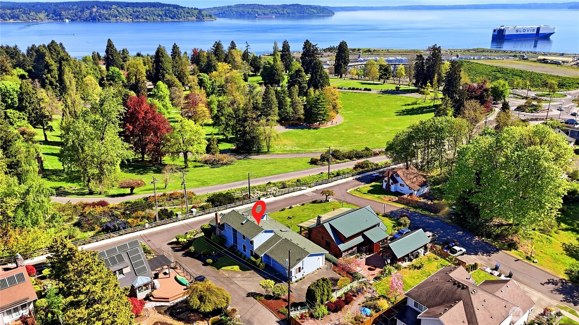 Situated just above Pt Defiance Park with panoramic views!