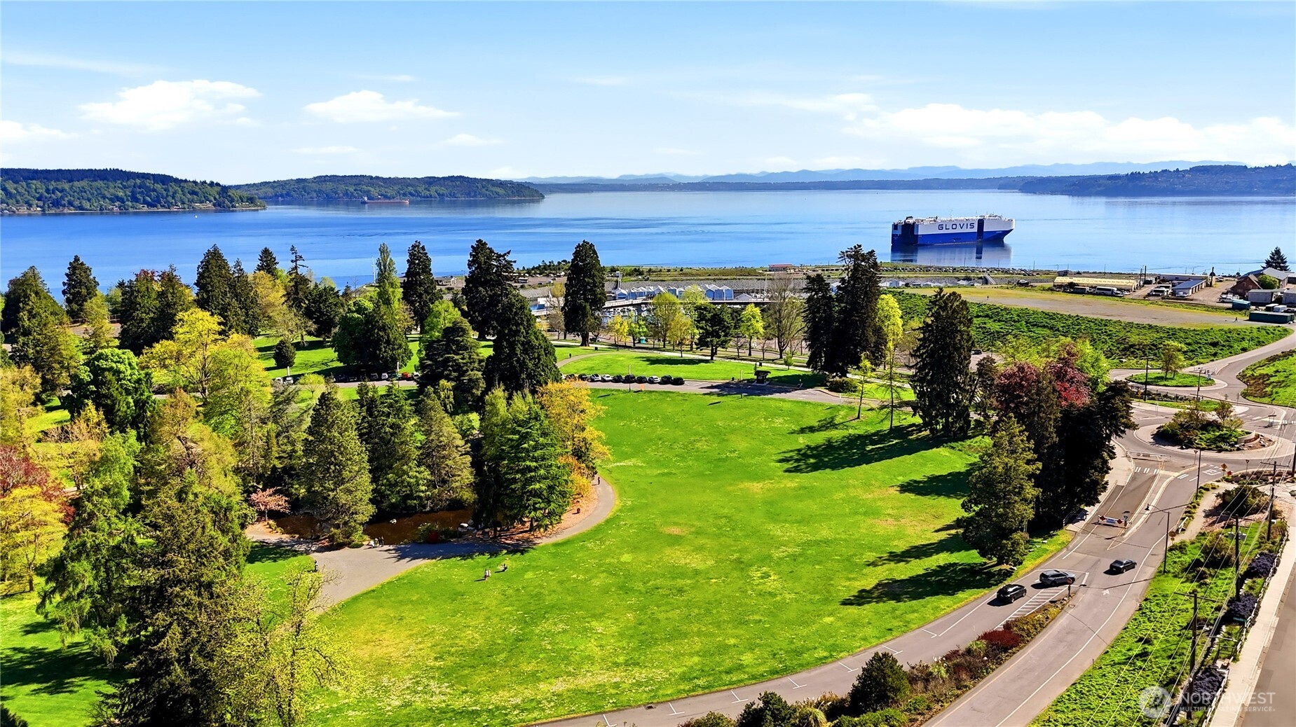 You will enjoy being so close to Pt Defiance Park and the waterfront areas of Dune Park and Point Ruston.