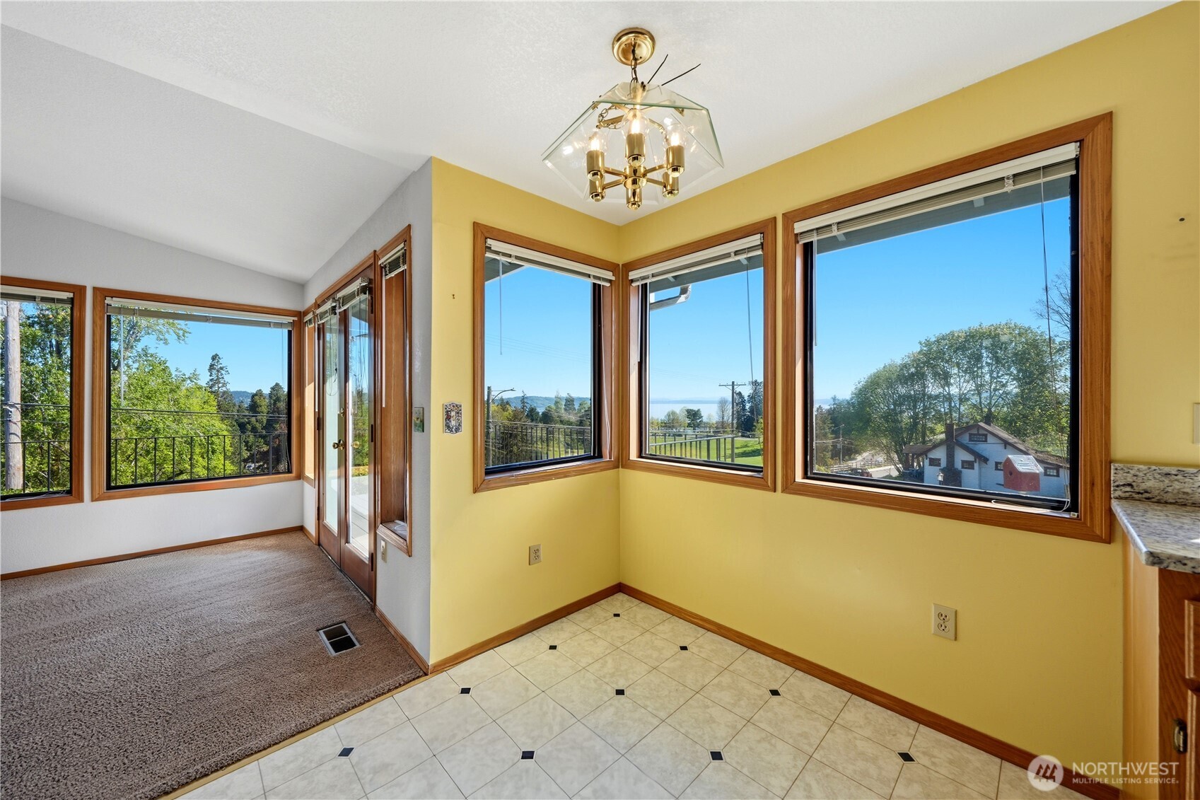 Breakfast nook without the staging.