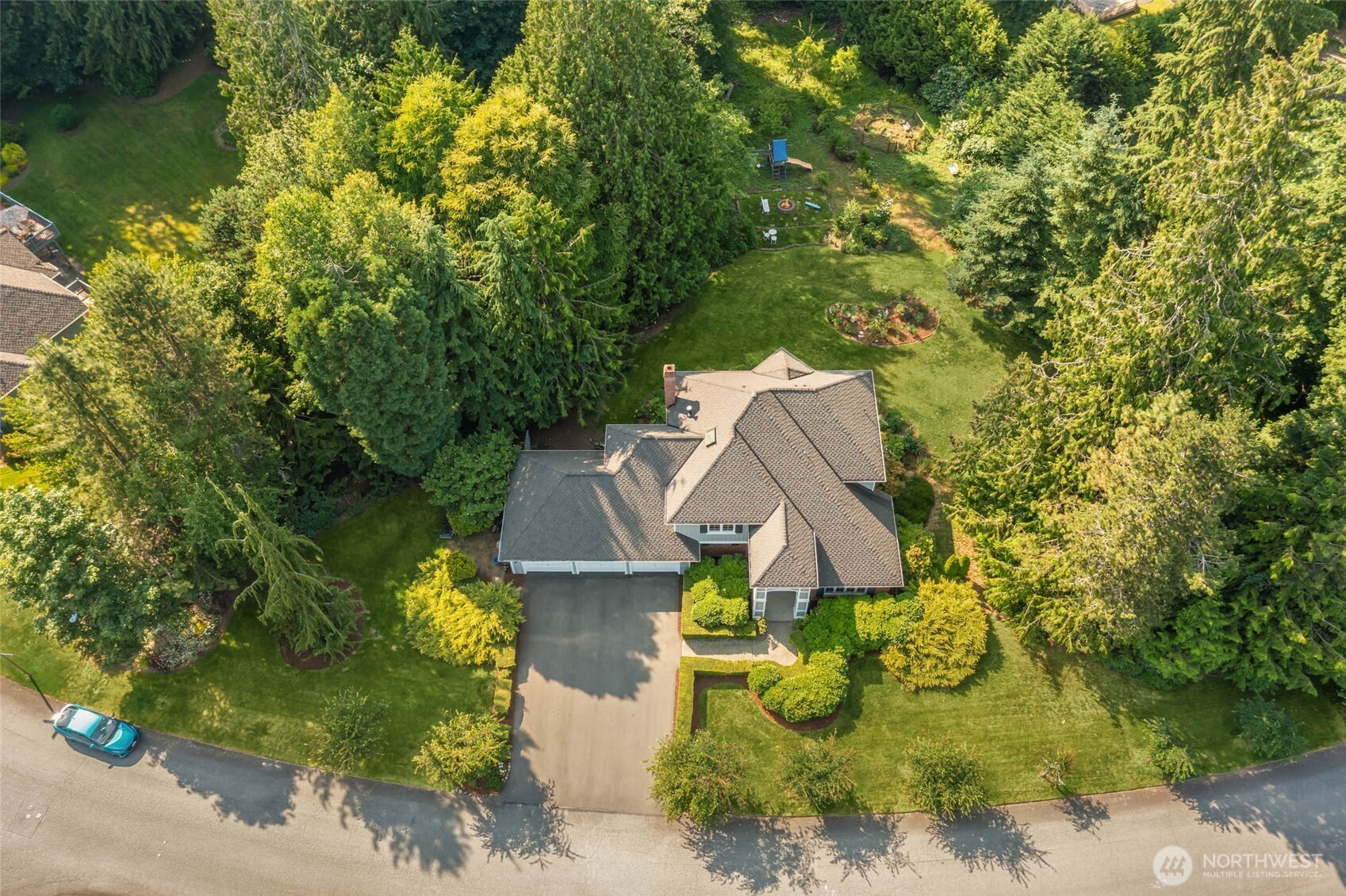 Estate size lot at 40k+ square feet.