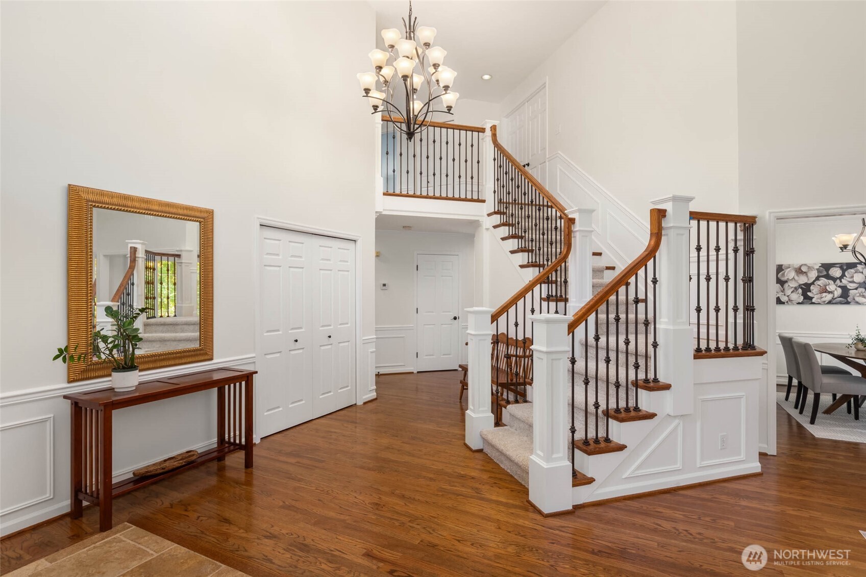 Beautiful light and bright entry welcomes you in with vaulted ceilings and fresh paint.