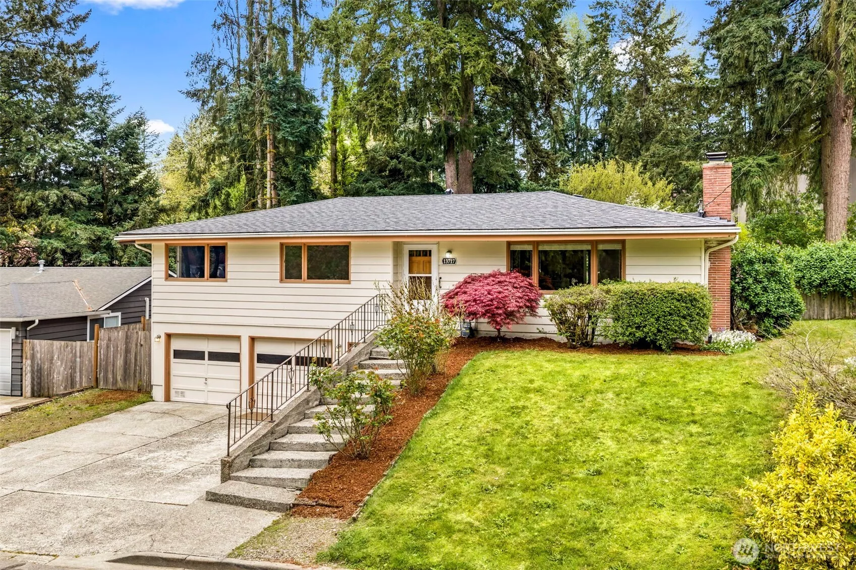 Front of the home with lots of parking