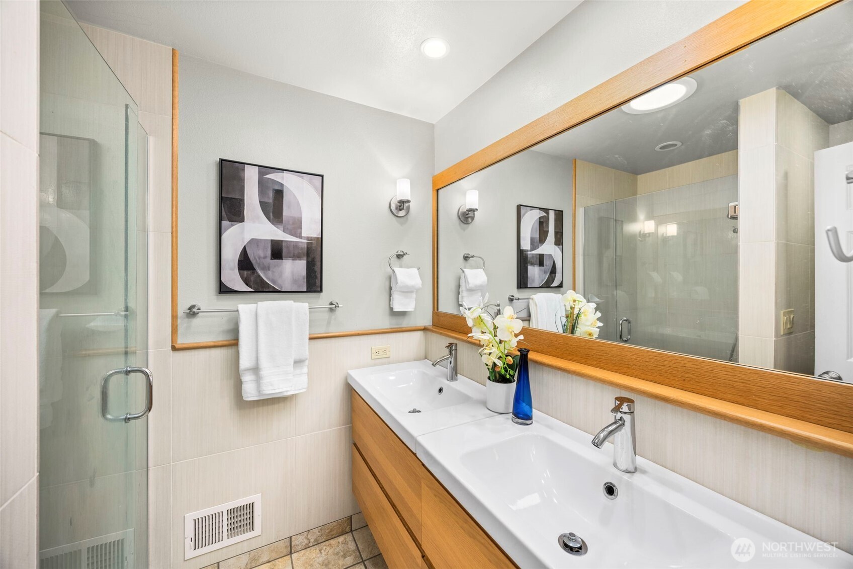Quarter bath on the main