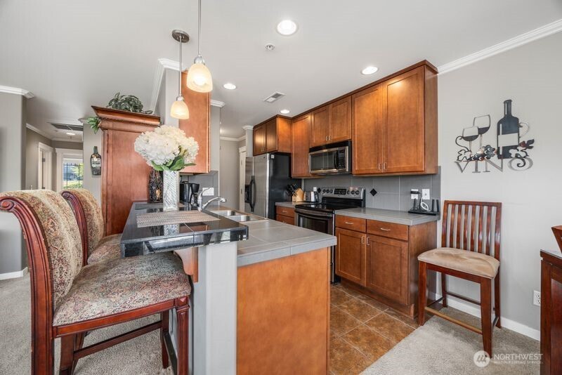 Kitchen with eating bar