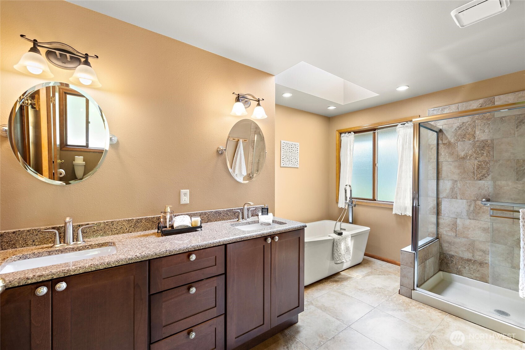 Primary bath with soaking tub