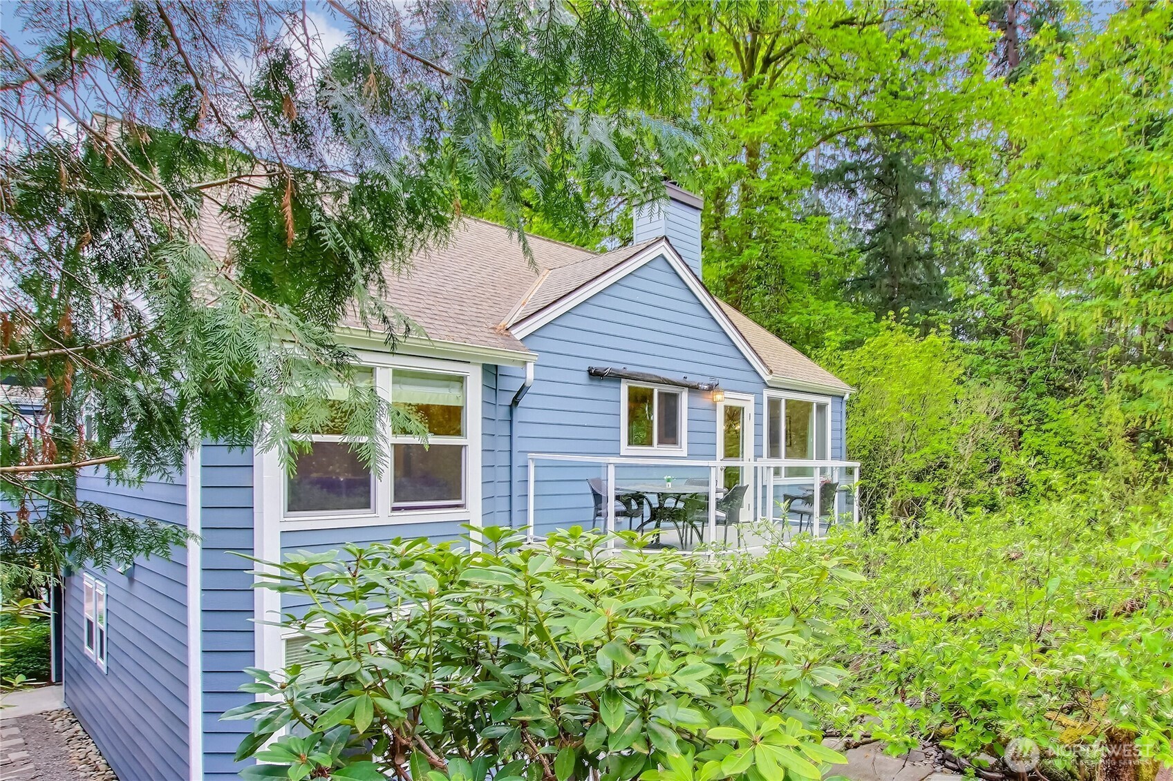 End unit provides privacy and views.