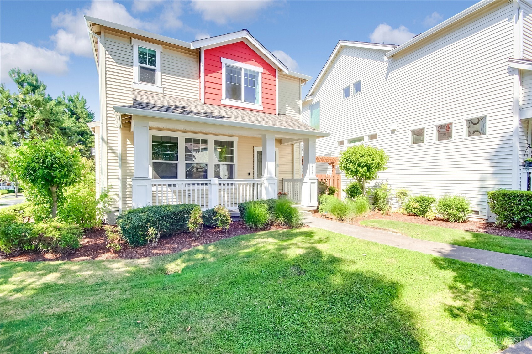 Beautiful 2 story home loaded with upgrades & features(See last photos for descriptions). Big corner lot with extra parking close by & walking distance to neighborhood parks & Lakeland Town Center.