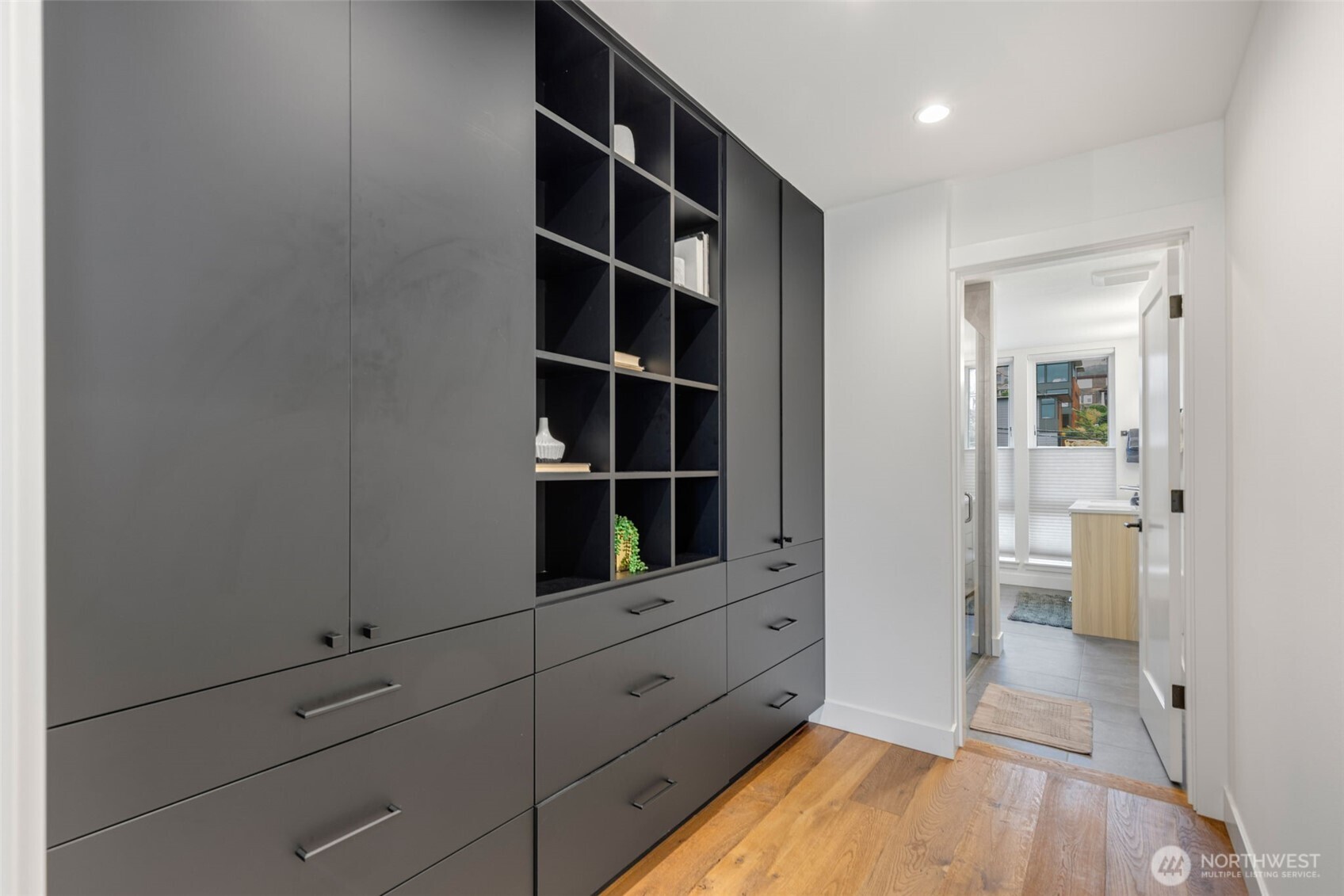 Walk-thru closet