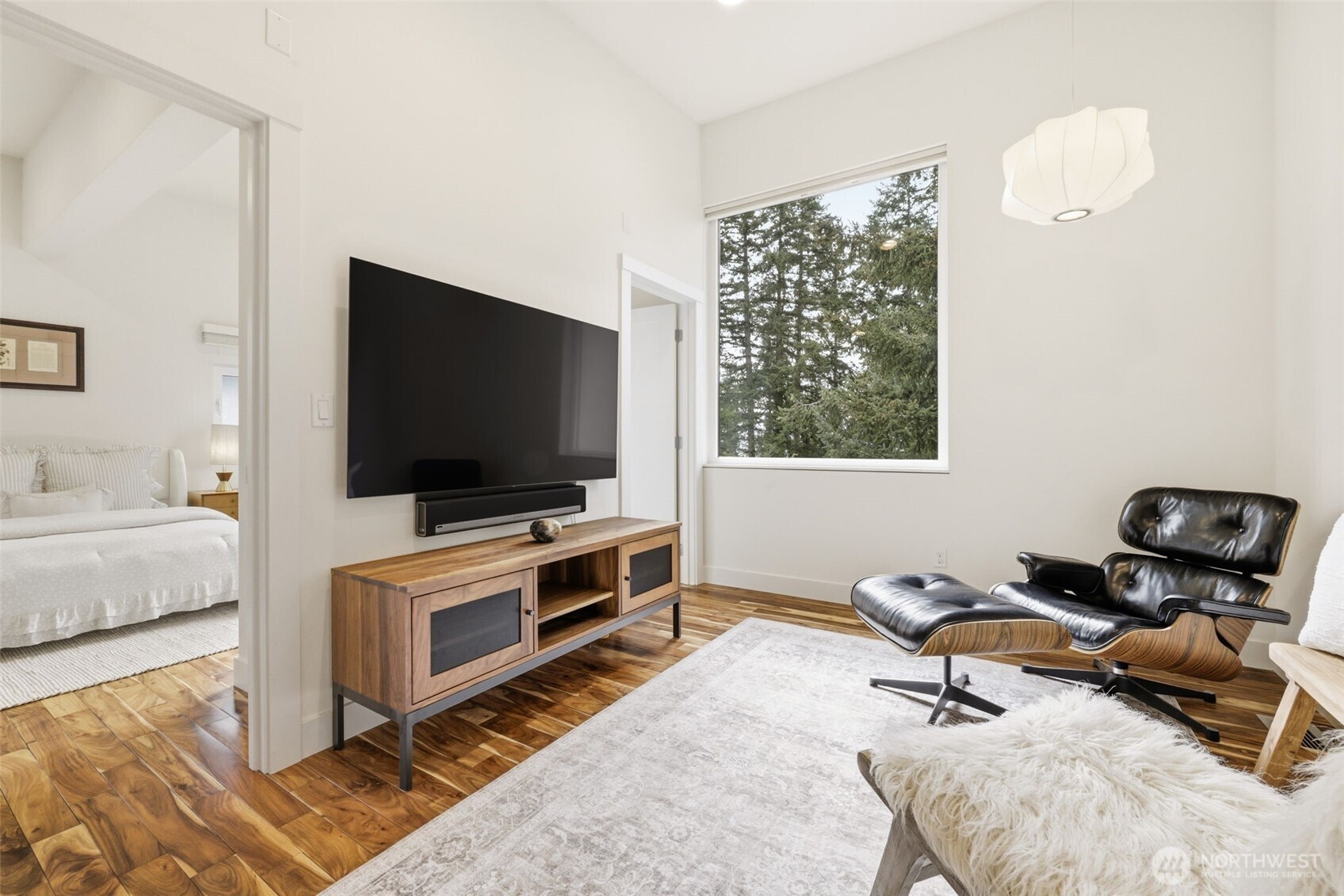 Sunlit bonus room on the second floor