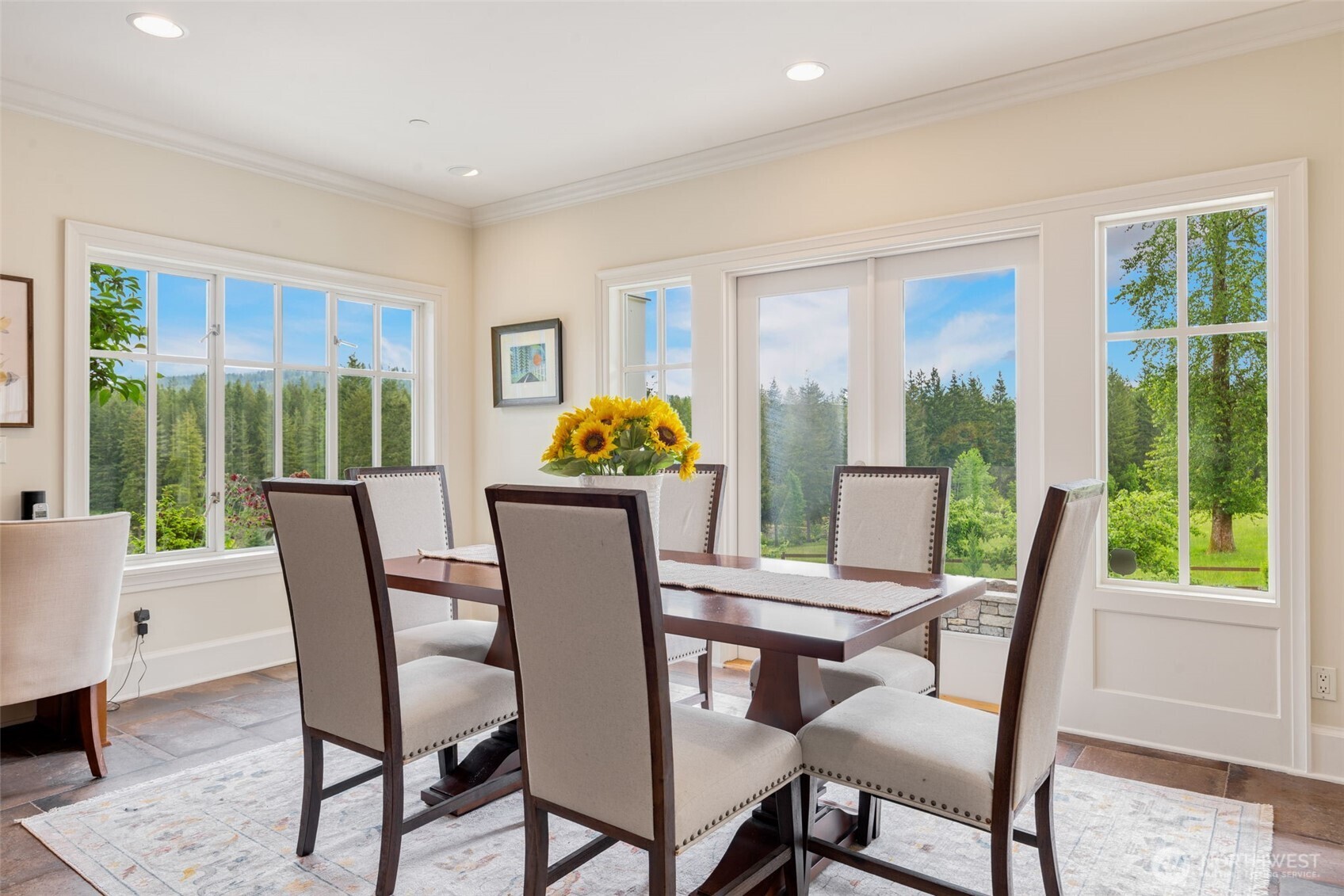 Kitchen eating space