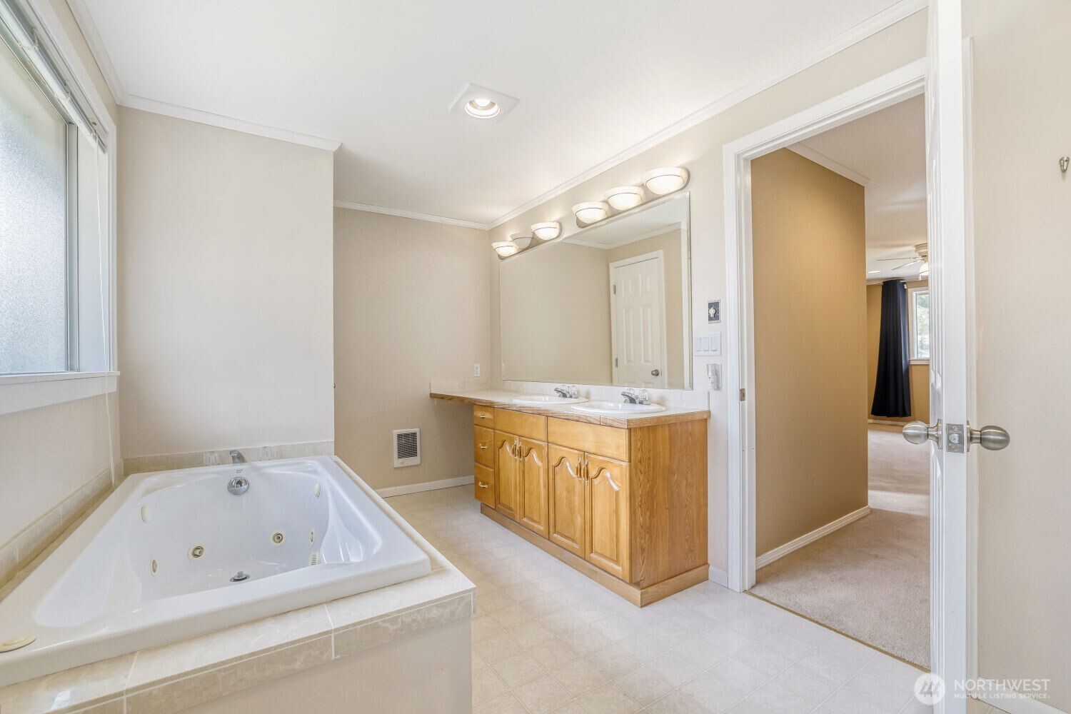 Primary bath with jetted tub