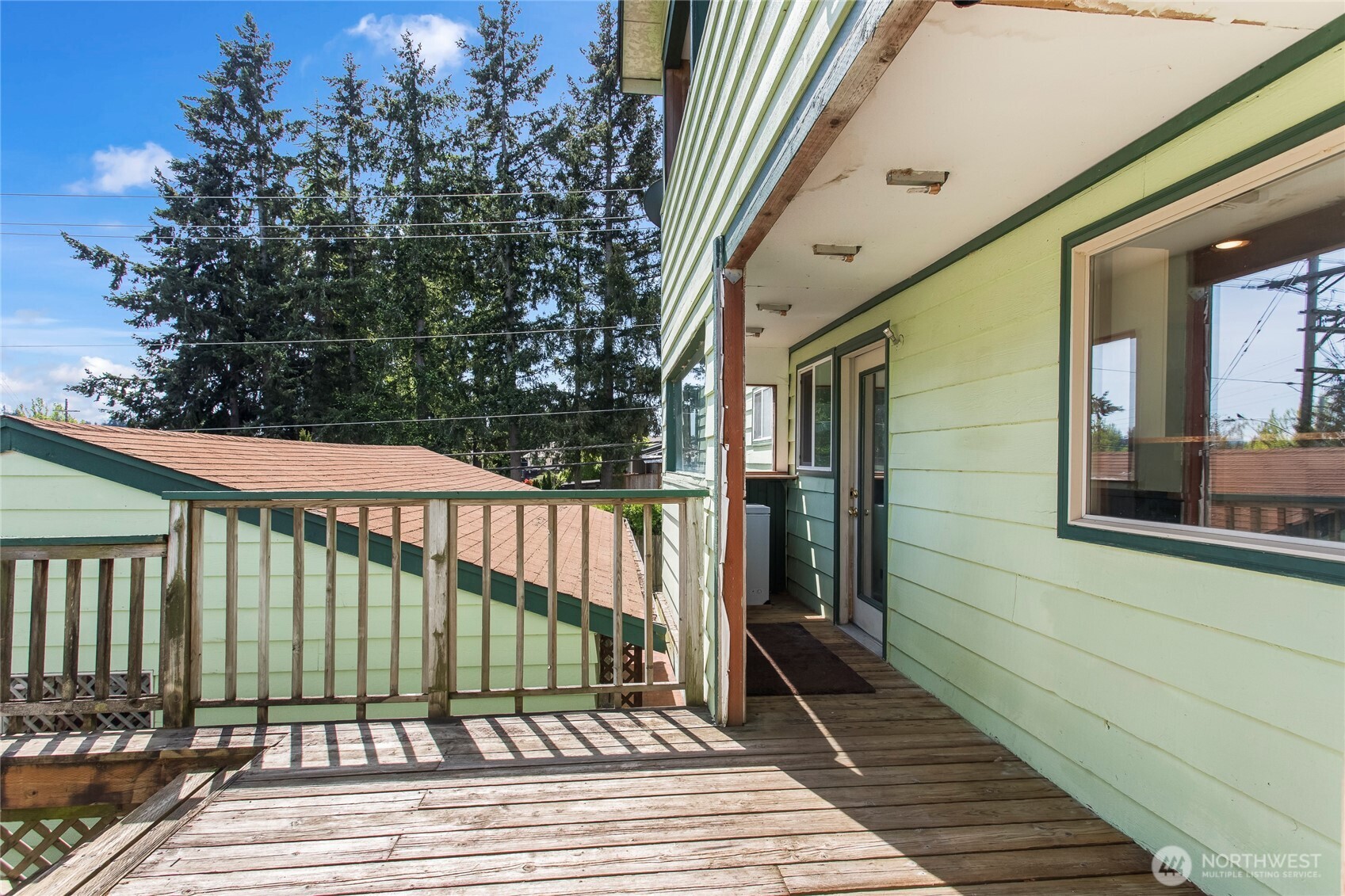 Deck off the main floor