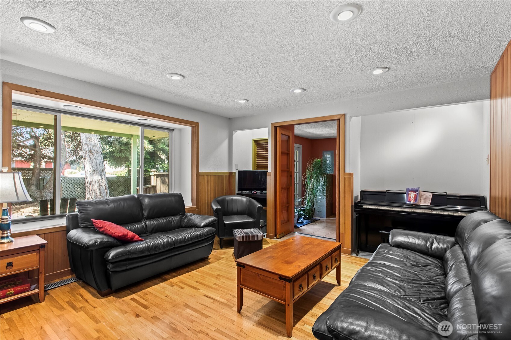 Large living room with a huge bay window (and extra storage)