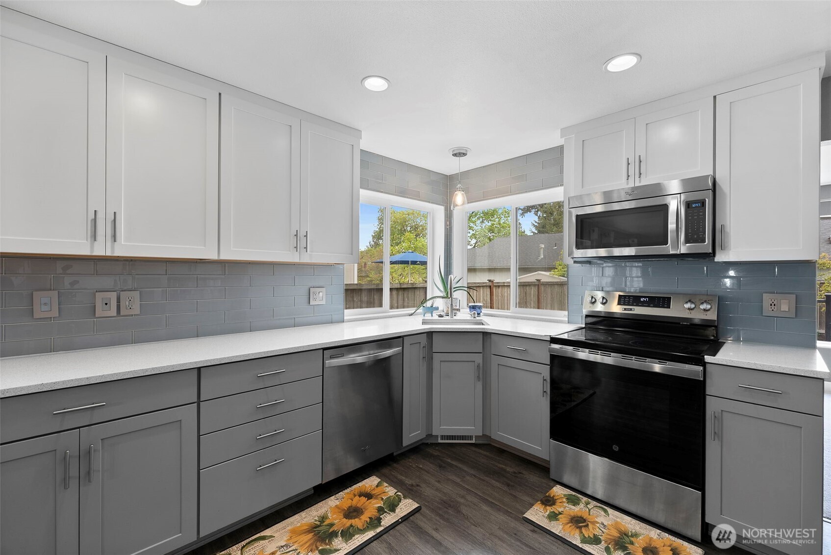 Large 12'x12' Kitchen with lots of counter space.