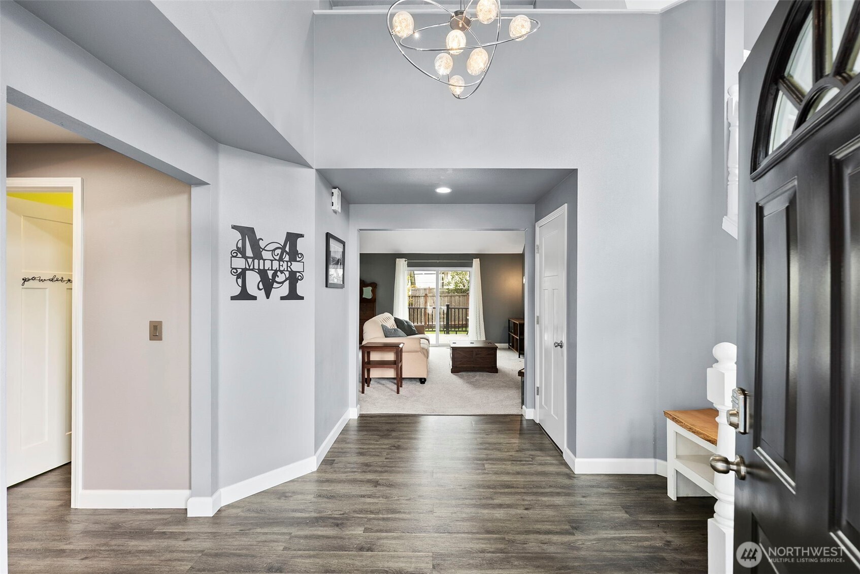 Foyer 10'x12'