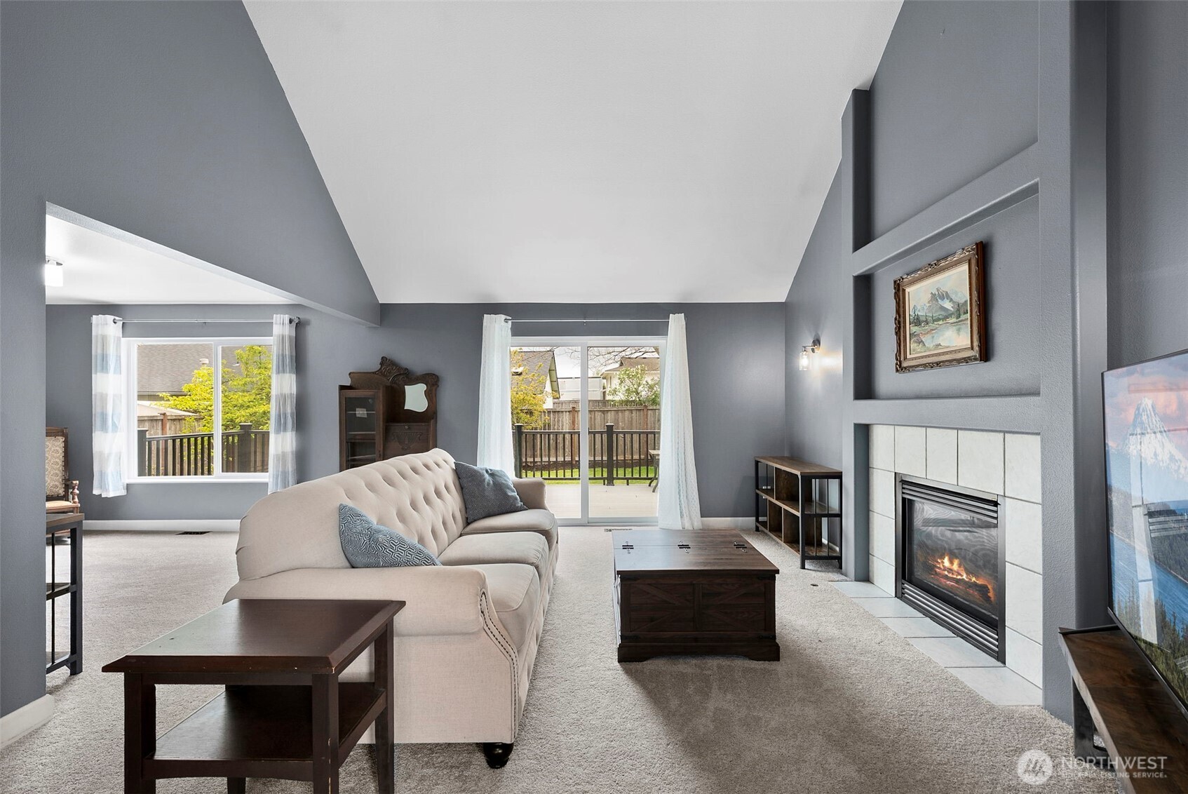 From the entry you walk into the 23'x15' living room with vaulted ceilings.