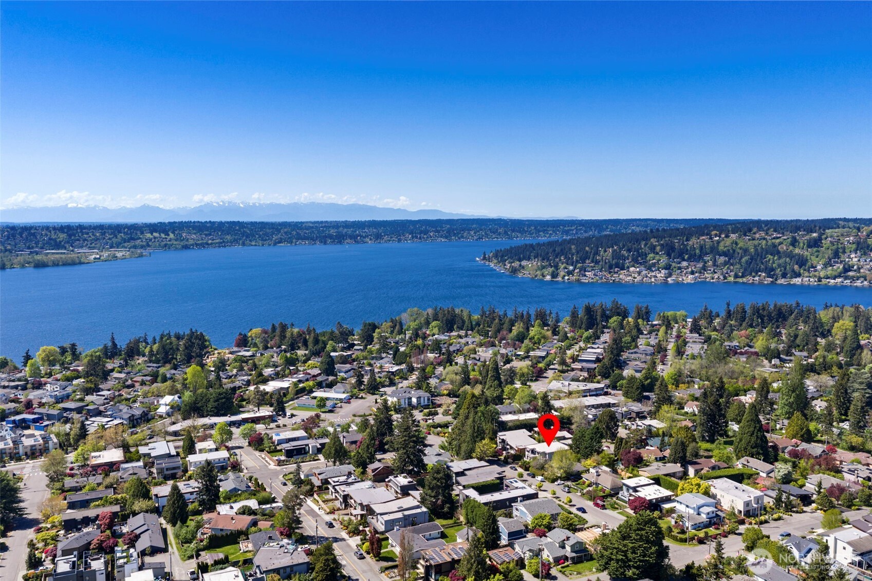 Aerial views of Lake Washington: Aerial view highlighting the property's proximity to Lake Washington and the heart of Kirkland.