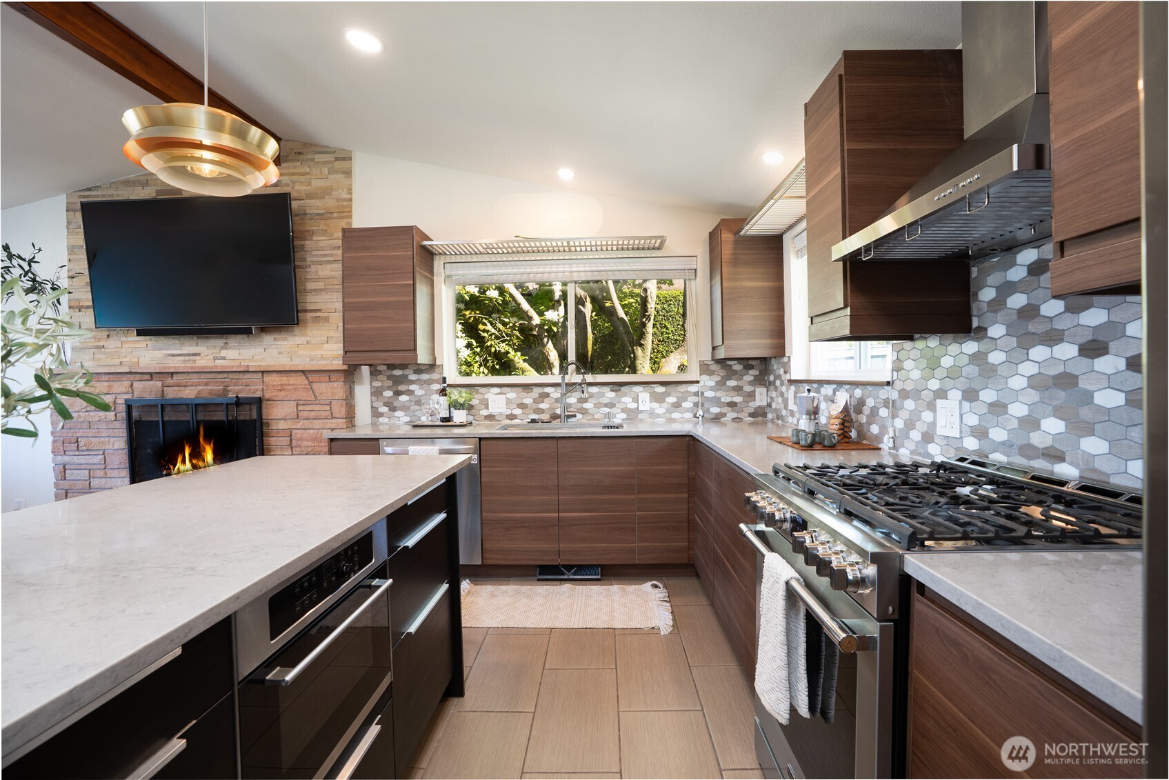 New Lighting, Gas Stove/Cooktop for Gourmet Meals, High Speed Fan, Microwave & Lots of Kitchen Storage...