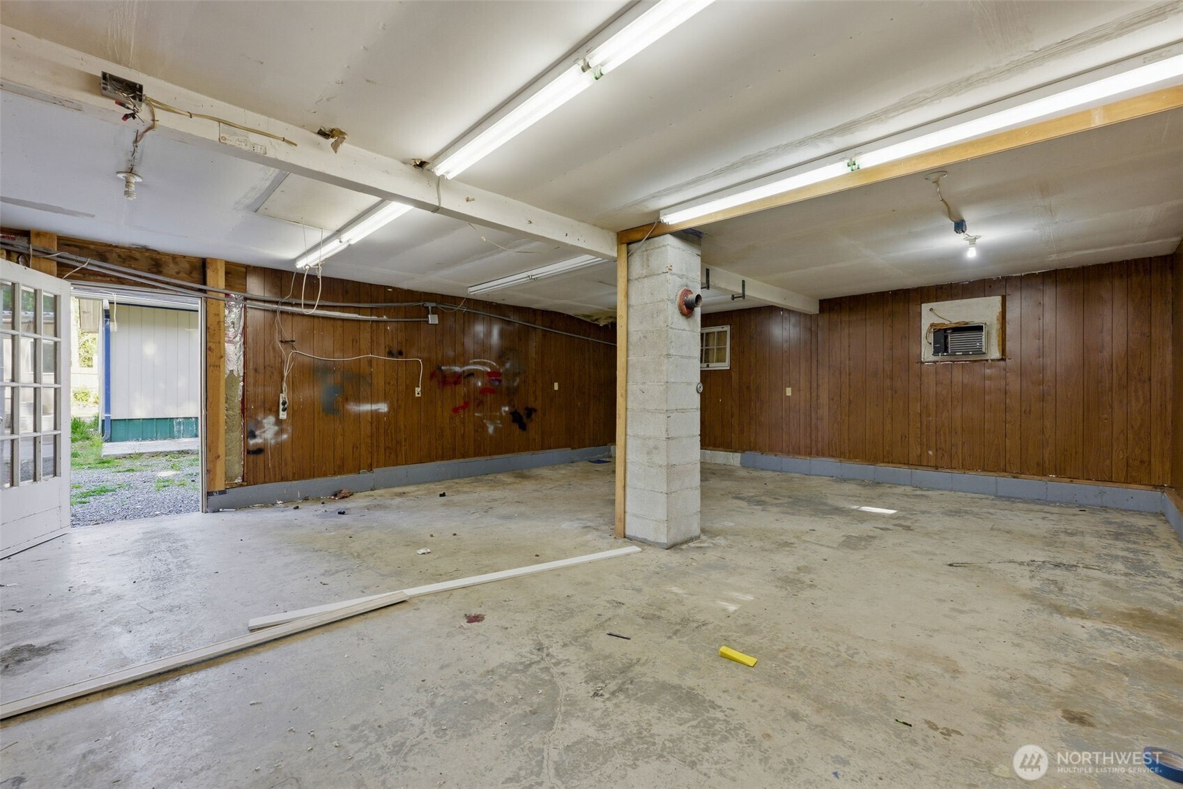Detached garage