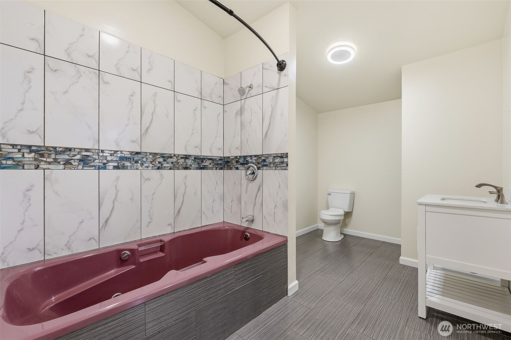 Manufactured home primary bathroom