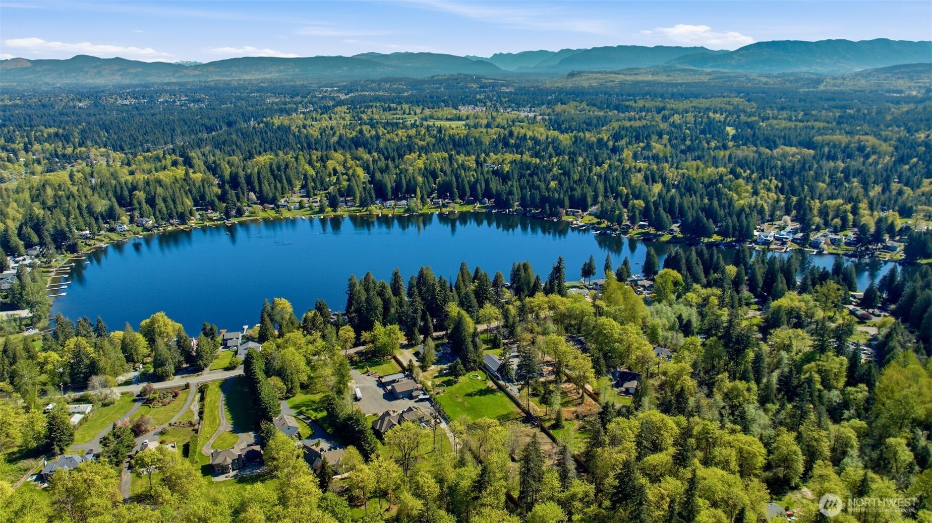 So close to all Lake Morton community has to offer