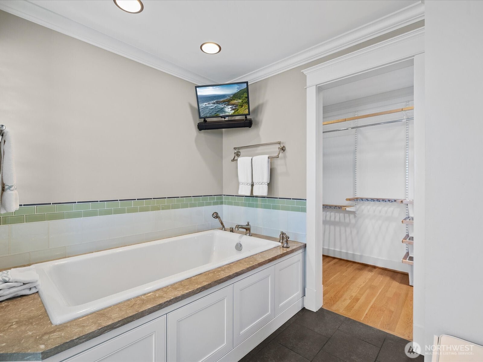 Primary en suite