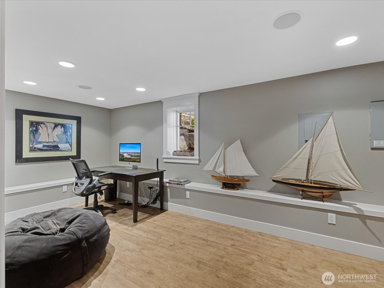 Lower lever rec room + flex space
