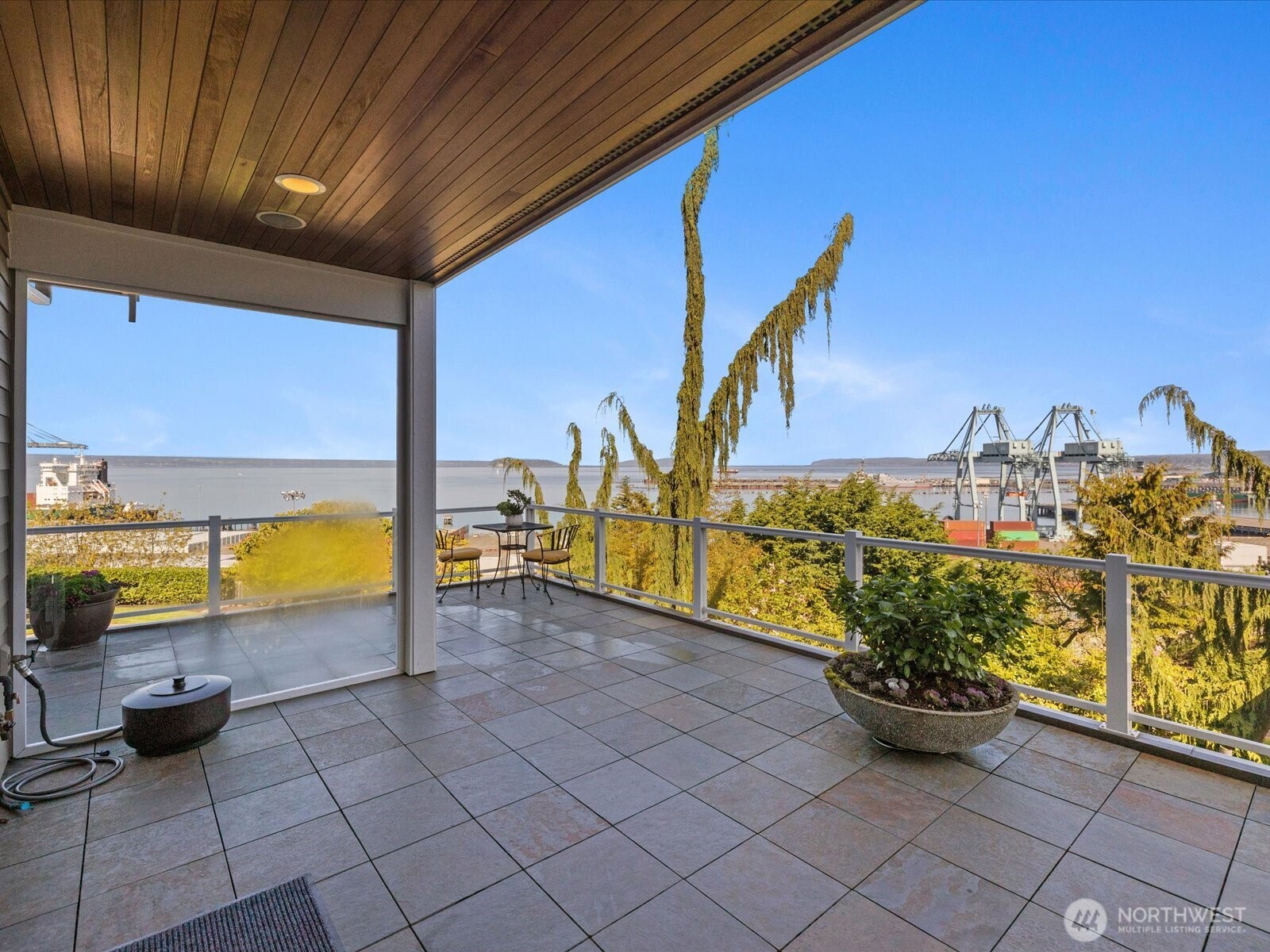 Main level deck off kitchen