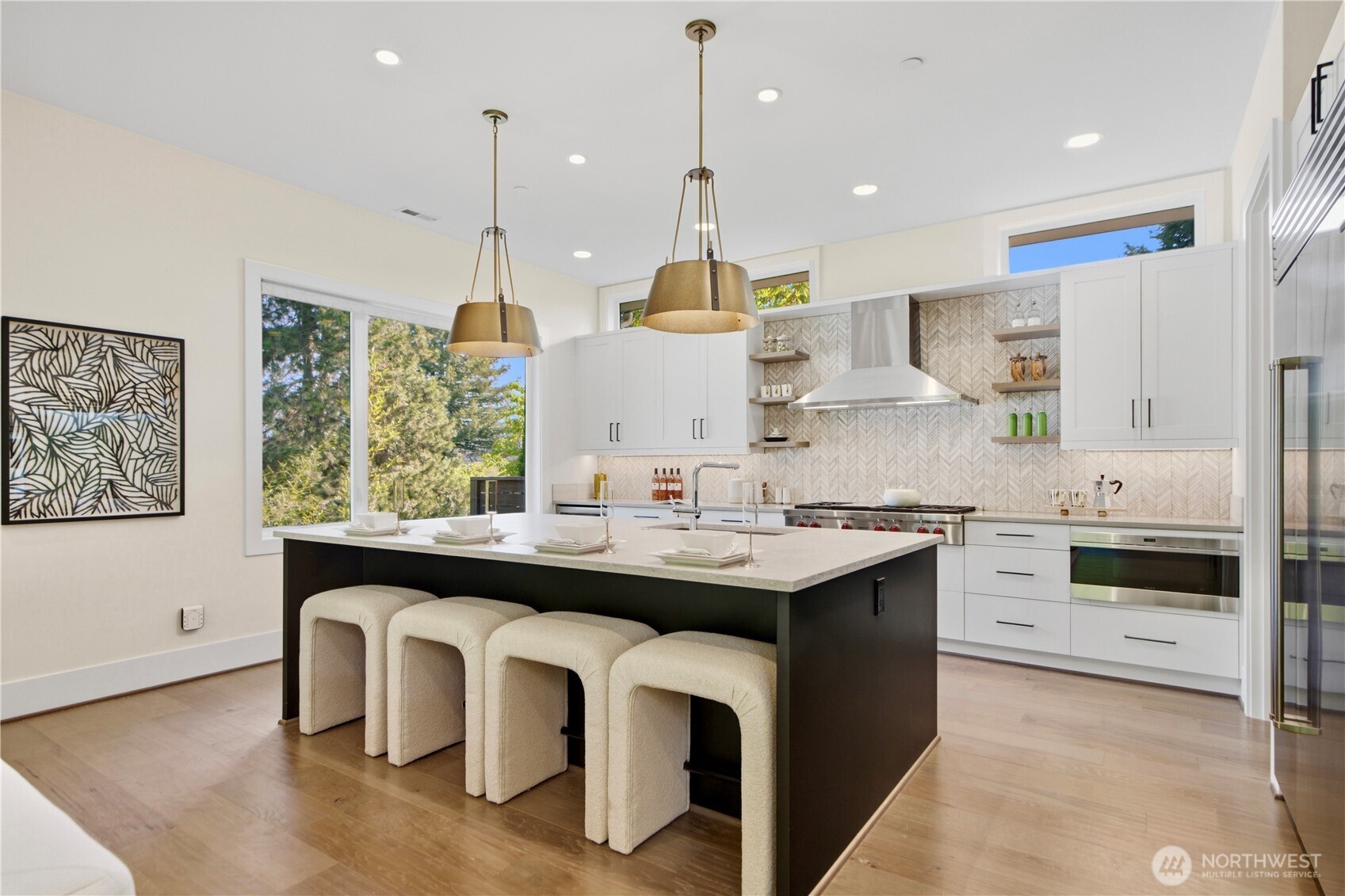 Beautifully designed kitchen space that offers plenty of prep space and storage!