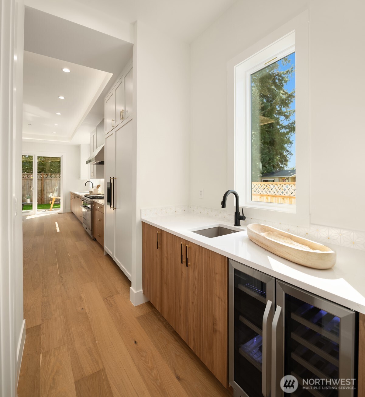 Wet bar and wine fridge conveniently located right by walkin pantry.